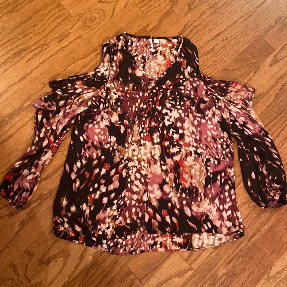 Cato silky shirt shoulderless long sleeved gathers at the wrist size M